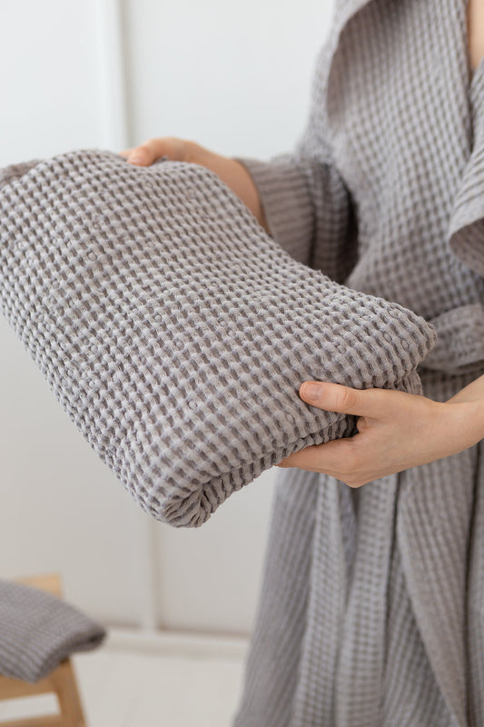 Serviette gaufrée en lin gris clair